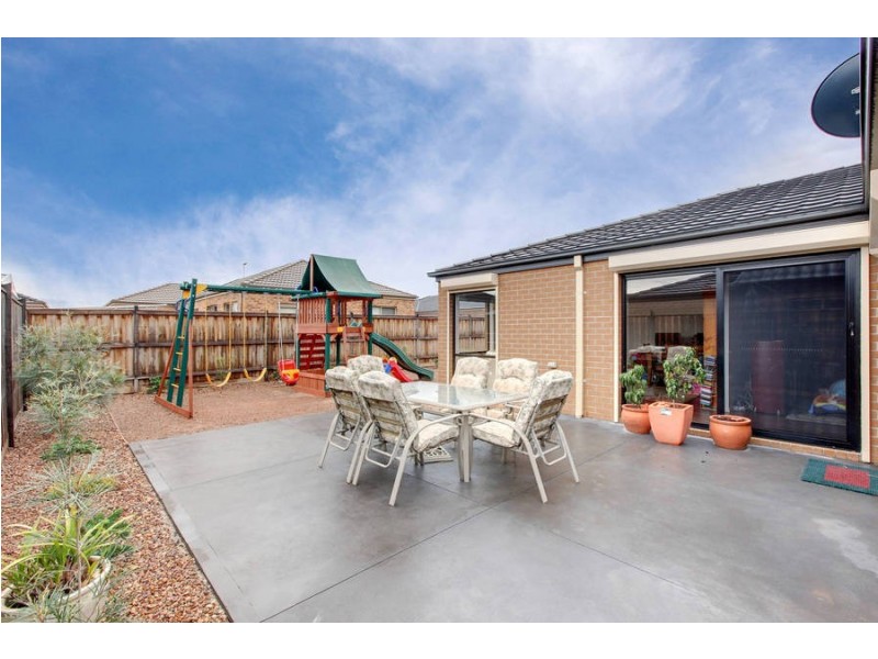 30 Parris Avenue, Melton West VIC 3337