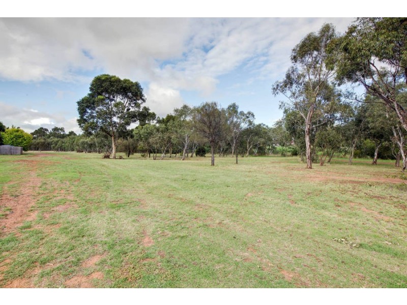 29 Walsingham Crescent, Kurunjang VIC 3337