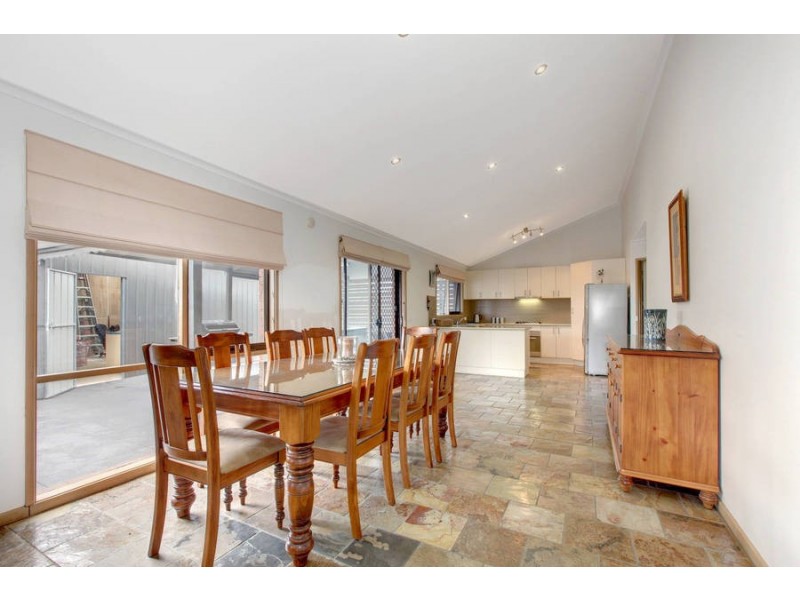 4 Cheviot Court, Melton West VIC 3337