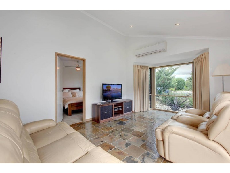 4 Cheviot Court, Melton West VIC 3337