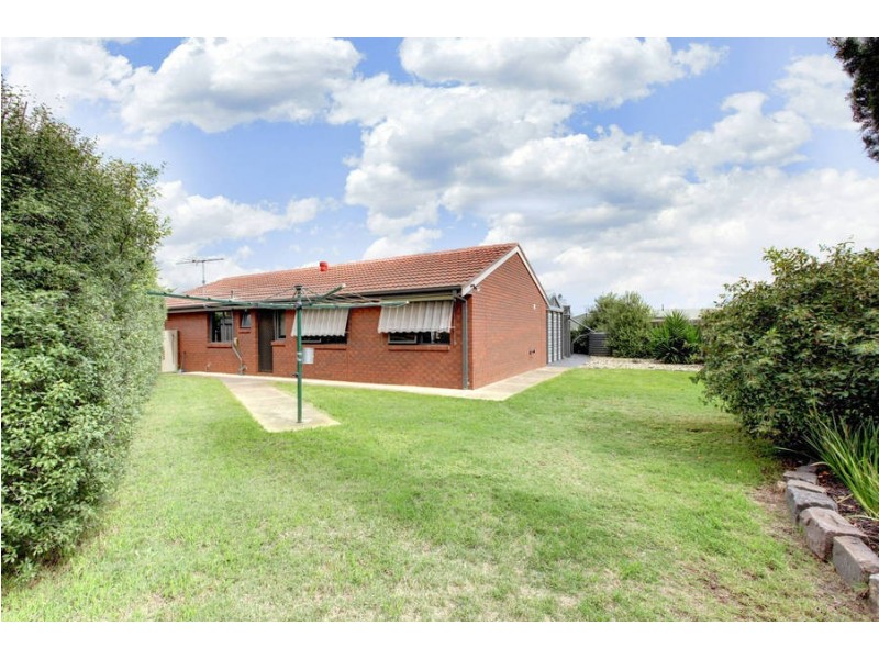 4 Cheviot Court, Melton West VIC 3337