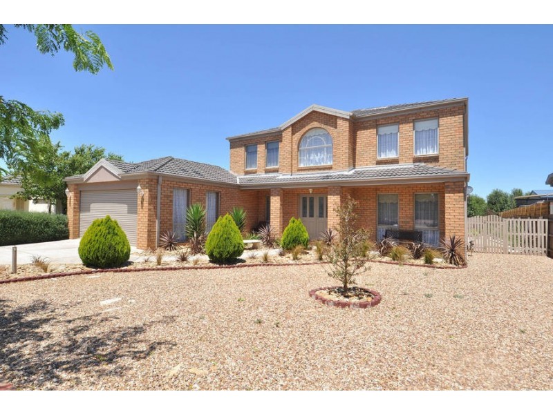 17 Meadowglen Drive, Melton West VIC 3337