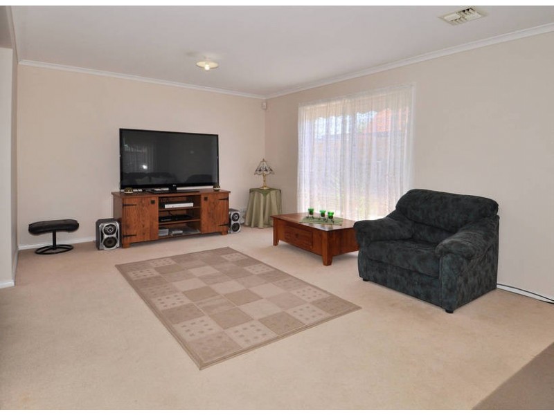 17 Meadowglen Drive, Melton West VIC 3337