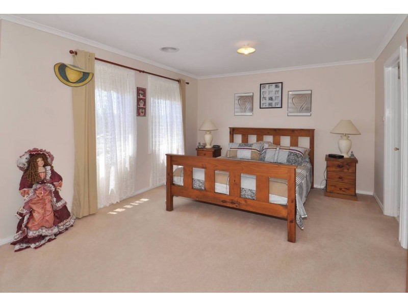 17 Meadowglen Drive, Melton West VIC 3337