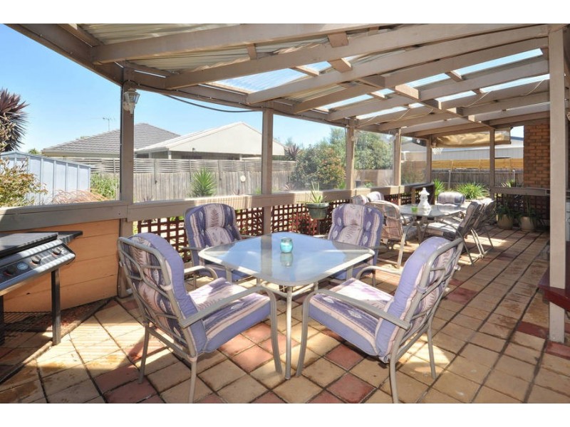 17 Meadowglen Drive, Melton West VIC 3337