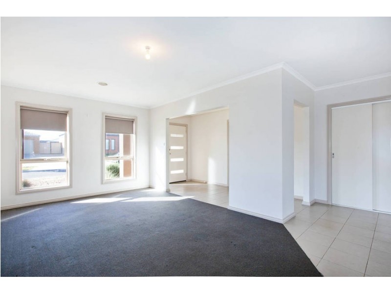 43 Christina Crescent, Kurunjang VIC 3337