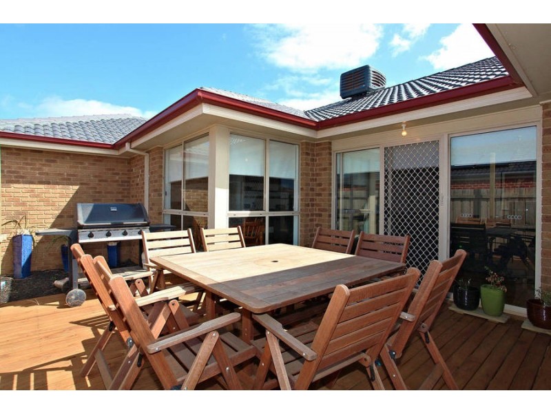 82 Black Knight Way, Kurunjang VIC 3337