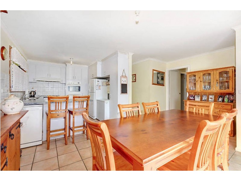 305 Centenary Avenue, Melton West VIC 3337