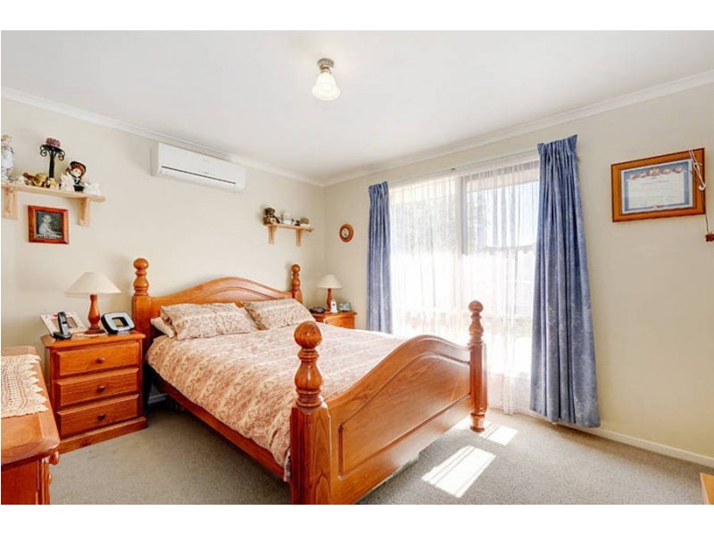 305 Centenary Avenue, Melton West VIC 3337