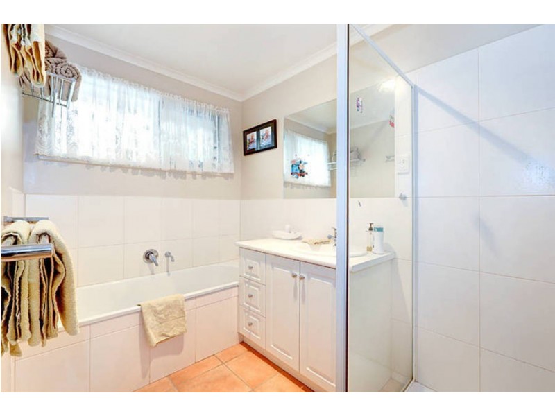 305 Centenary Avenue, Melton West VIC 3337