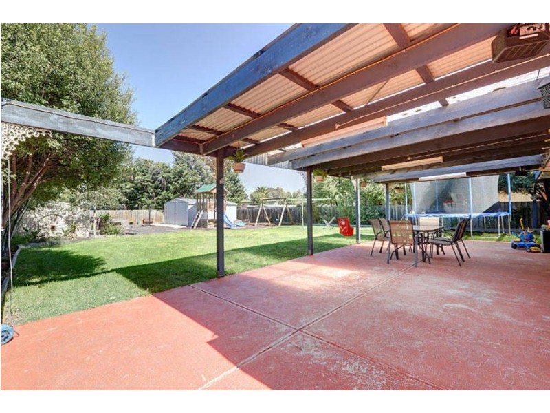 305 Centenary Avenue, Melton West VIC 3337