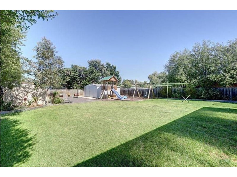 305 Centenary Avenue, Melton West VIC 3337