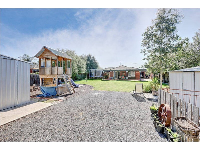 305 Centenary Avenue, Melton West VIC 3337