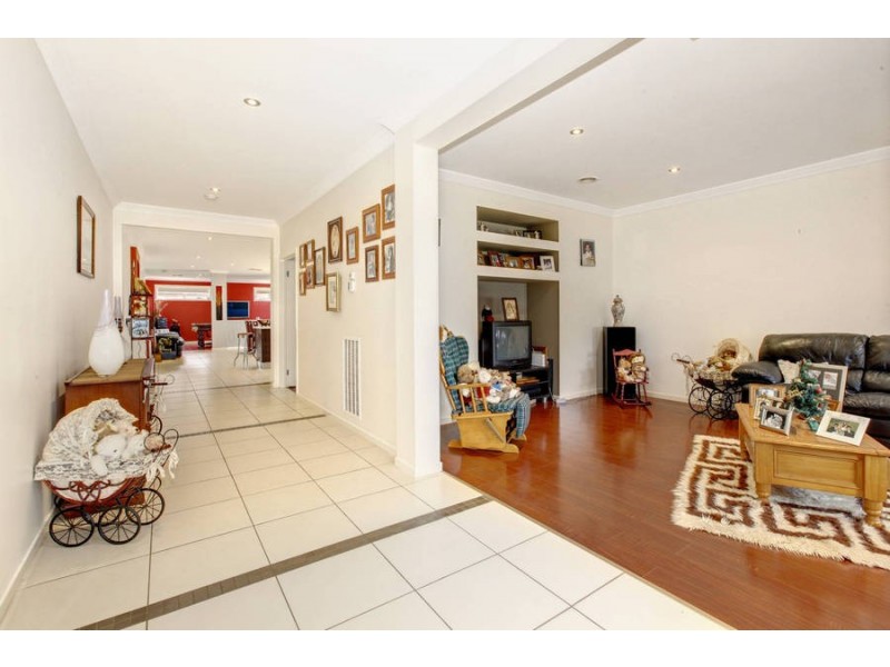 39 Carlyon Close, Melton West VIC 3337