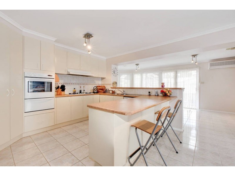 17 Meadow Glen Drive, Melton West VIC 3337