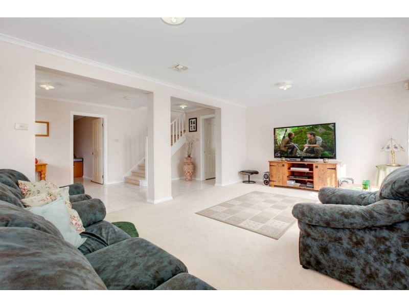 17 Meadow Glen Drive, Melton West VIC 3337