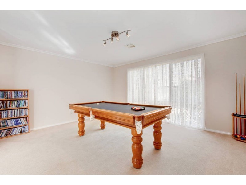 17 Meadow Glen Drive, Melton West VIC 3337