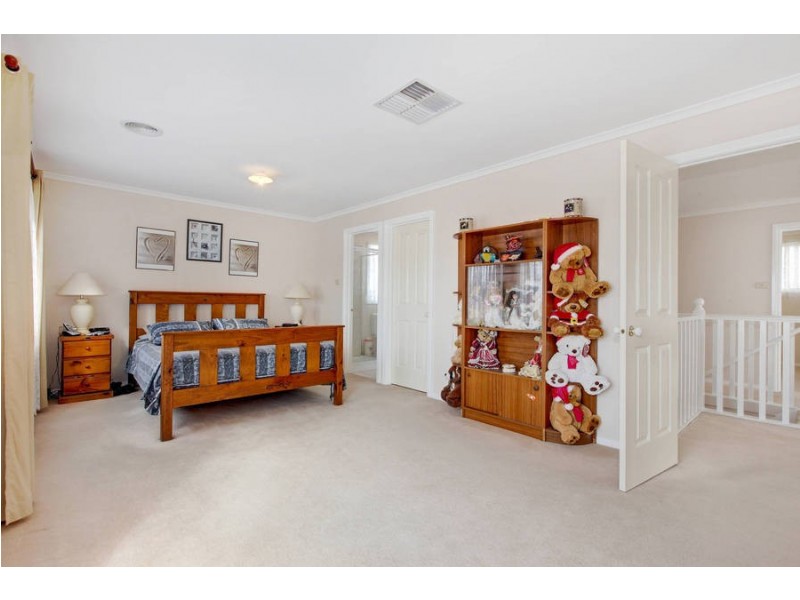 17 Meadow Glen Drive, Melton West VIC 3337