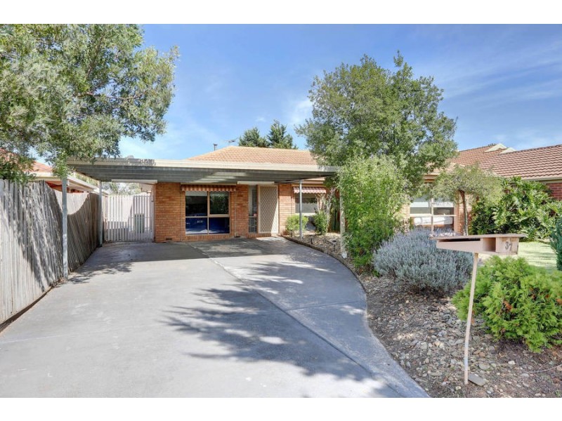 37 Walsingham Crescent, Kurunjang VIC 3337