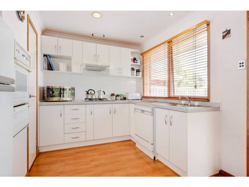 37 Walsingham Crescent, Kurunjang VIC 3337