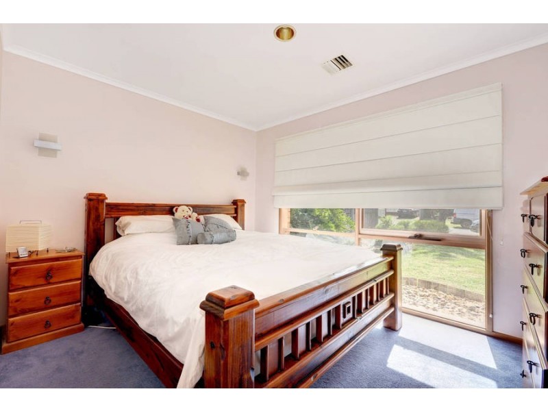 37 Walsingham Crescent, Kurunjang VIC 3337
