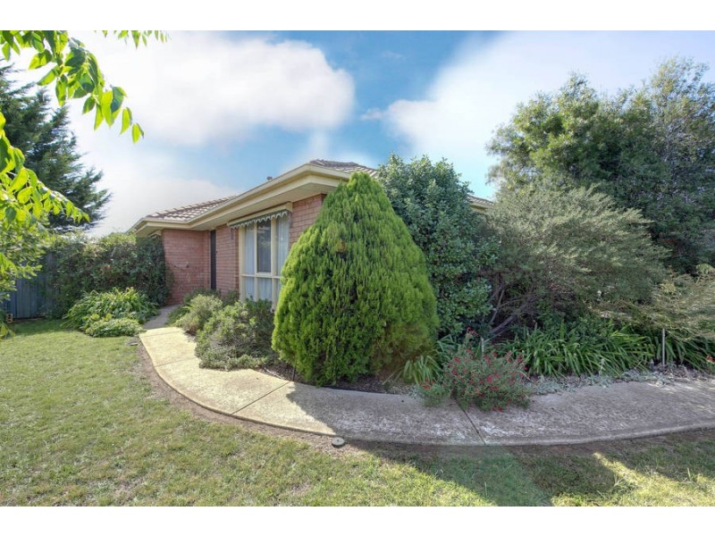 44 Walsingham Crescent, Kurunjang VIC 3337