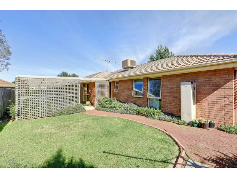 44 Walsingham Crescent, Kurunjang VIC 3337