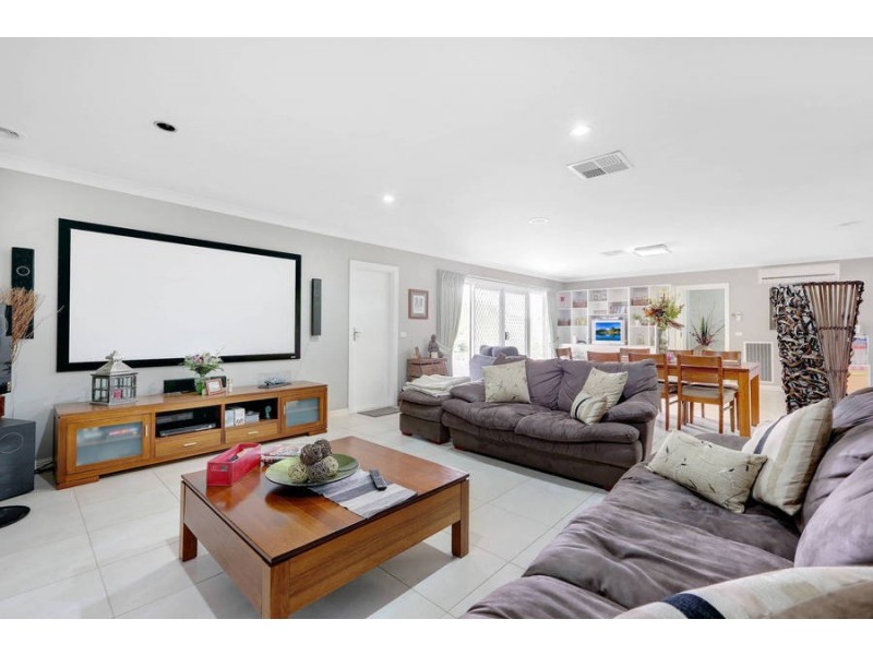 13 Rosedale Court, Melton West VIC 3337