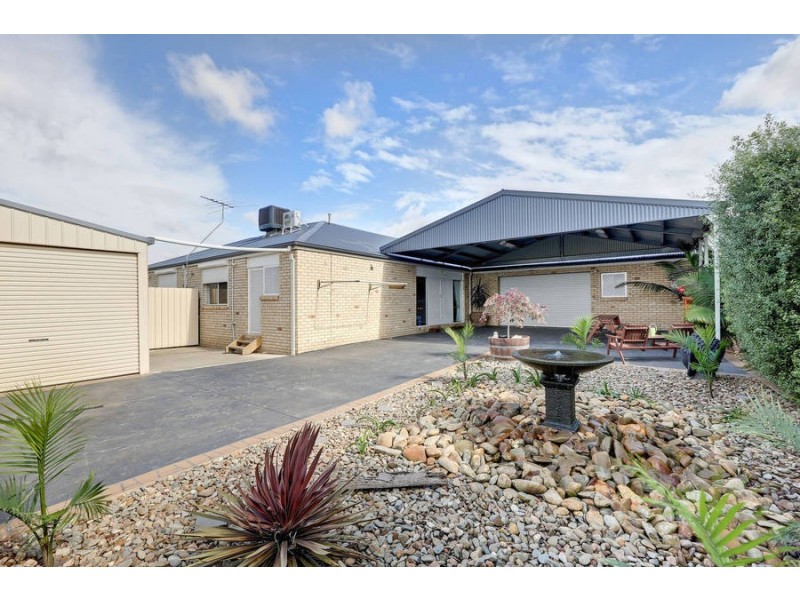 13 Rosedale Court, Melton West VIC 3337