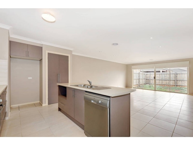 53 Peter Pan Crescent, Kurunjang VIC 3337