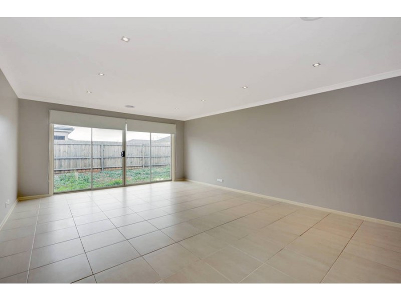 53 Peter Pan Crescent, Kurunjang VIC 3337