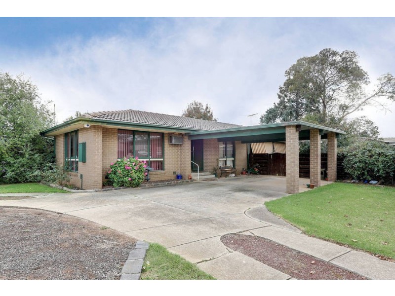 16 Linlithgow Way, Melton West VIC 3337