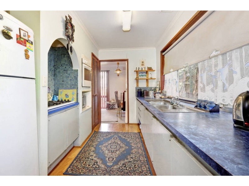 16 Linlithgow Way, Melton West VIC 3337