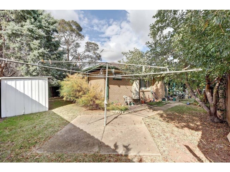 16 Linlithgow Way, Melton West VIC 3337