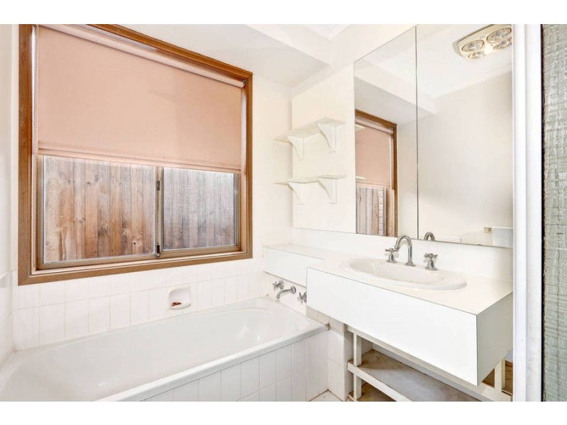 4 Walsingham Crescent, Kurunjang VIC 3337