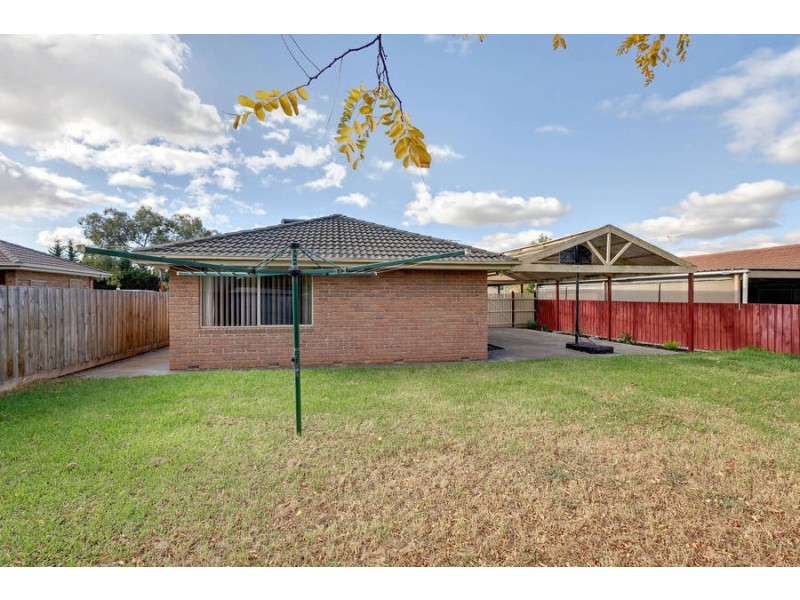 4 Walsingham Crescent, Kurunjang VIC 3337
