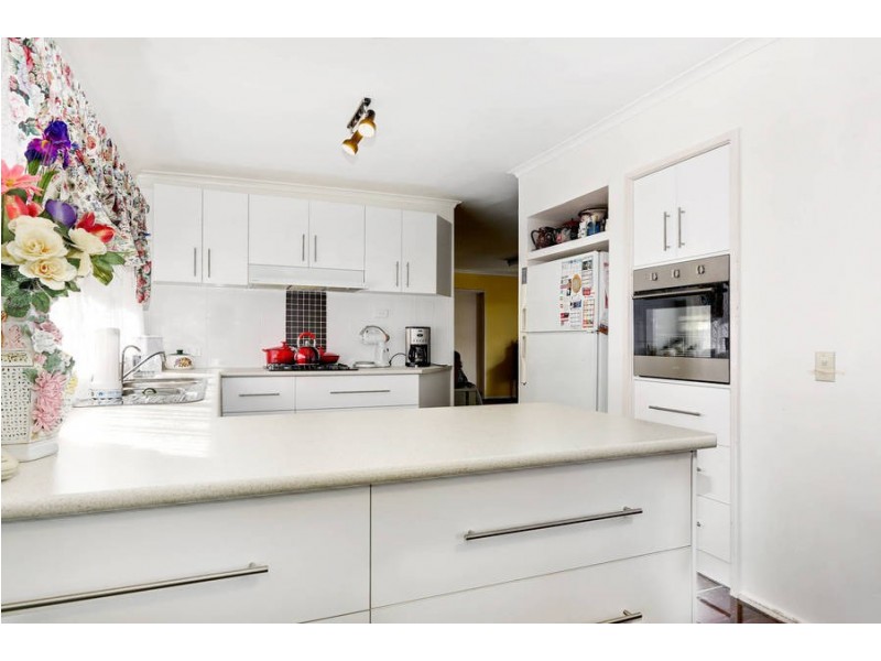 28 West Melton Drive, Melton West VIC 3337