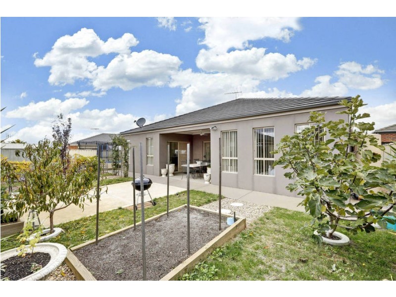 18 Thornhill Street, Melton West VIC 3337