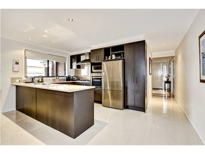 8 Davies Avenue, Brookfield VIC 3338