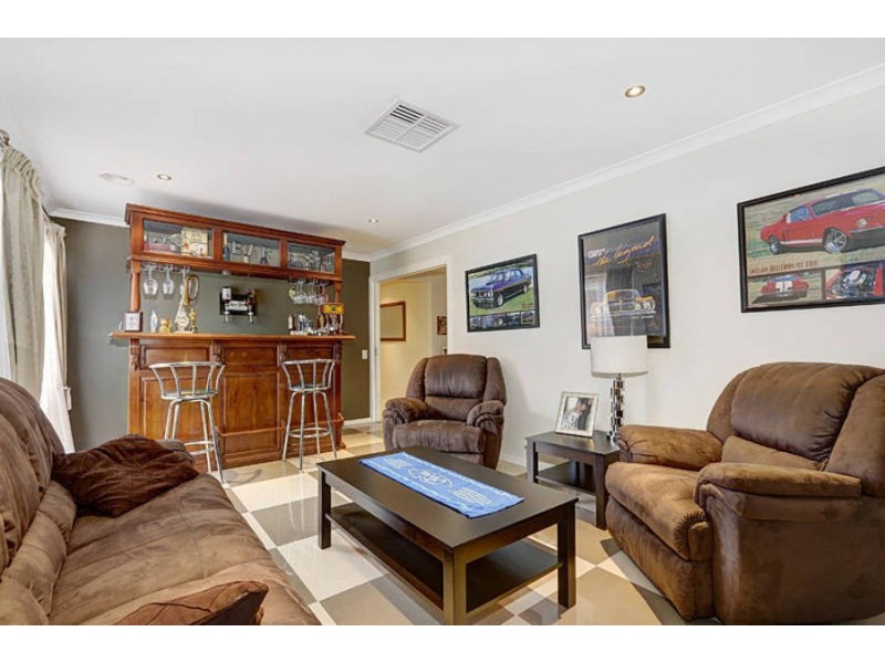 8 Davies Avenue, Brookfield VIC 3338