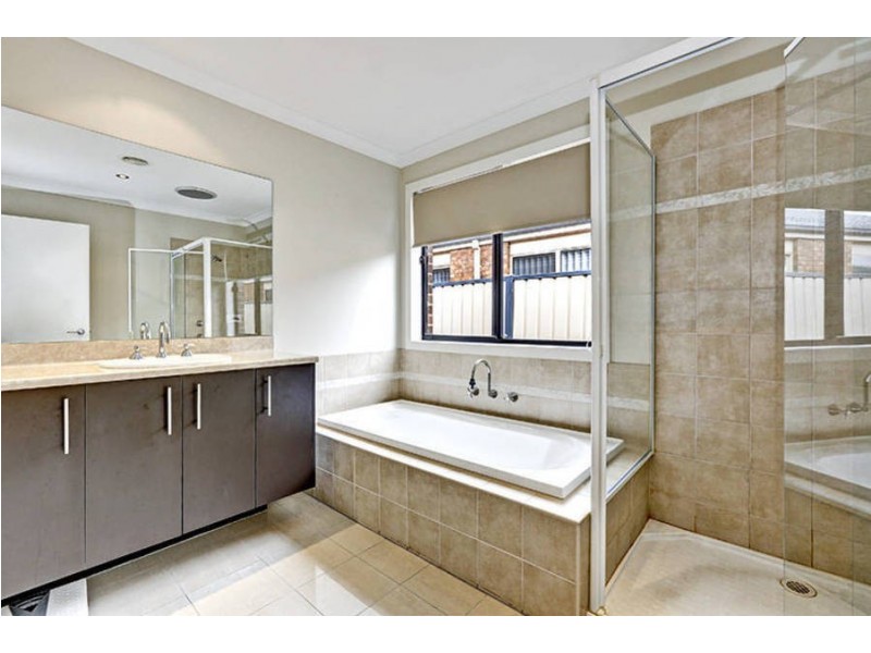 8 Davies Avenue, Brookfield VIC 3338