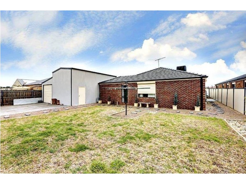 8 Davies Avenue, Brookfield VIC 3338