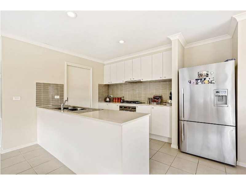 49 Lakewood Boulevard, Melton VIC 3337