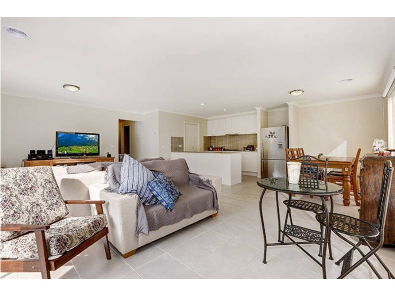 49 Lakewood Boulevard, Melton VIC 3337