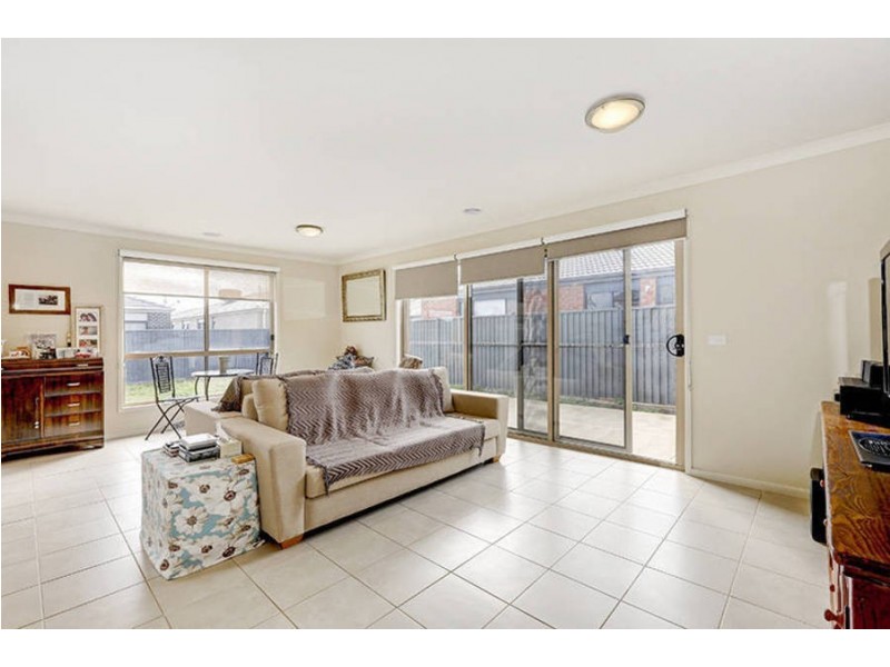 49 Lakewood Boulevard, Melton VIC 3337