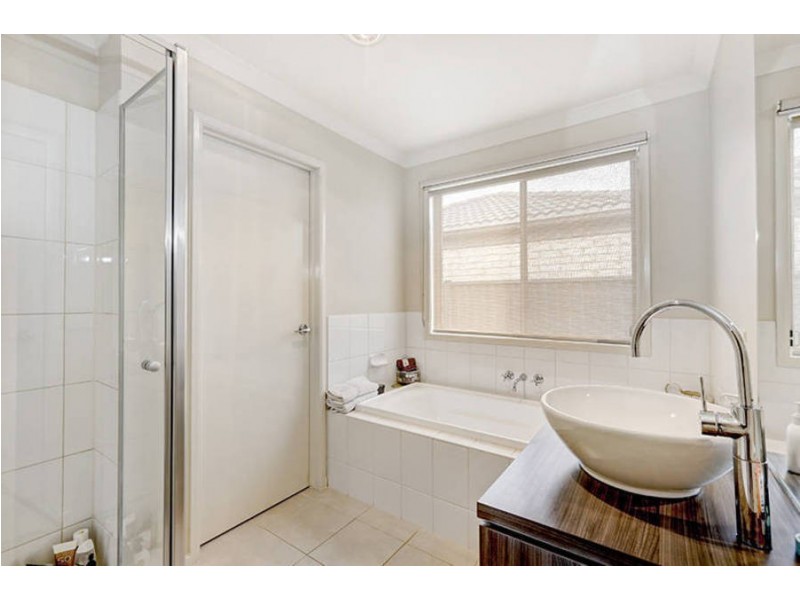 49 Lakewood Boulevard, Melton VIC 3337