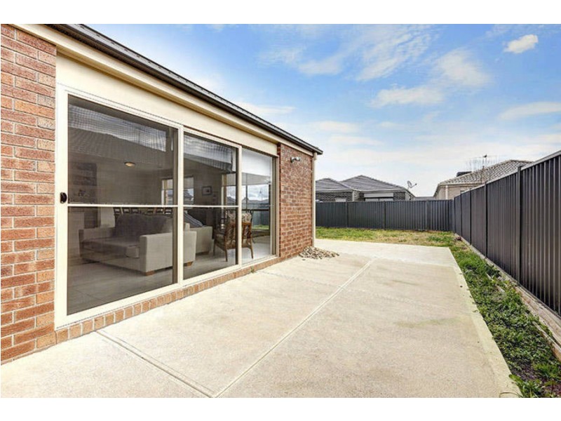 49 Lakewood Boulevard, Melton VIC 3337
