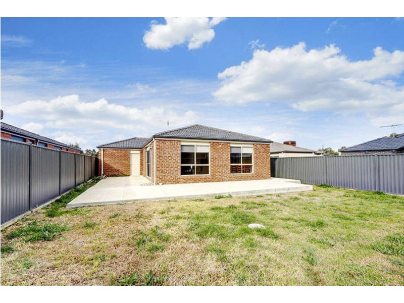 49 Lakewood Boulevard, Melton VIC 3337