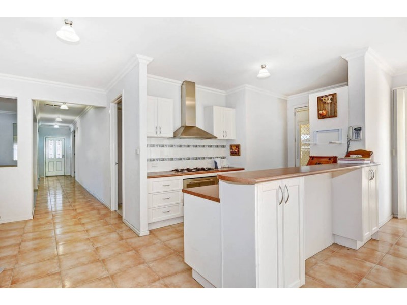 7 Regent Place, Melton West VIC 3337