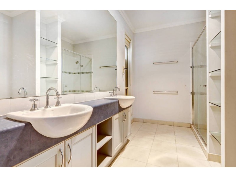 7 Regent Place, Melton West VIC 3337